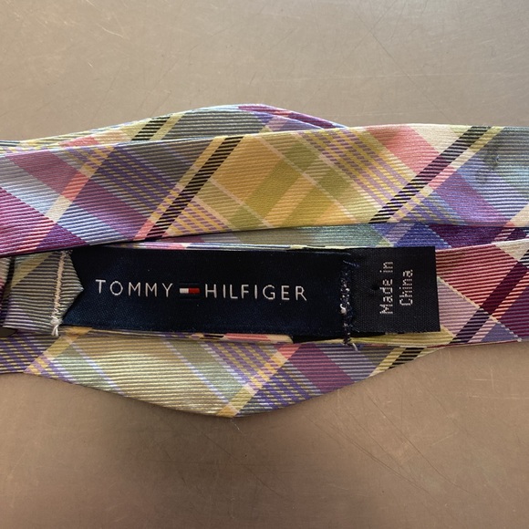 Tommy Hilfiger Bow Tie - Picture 2 of 3